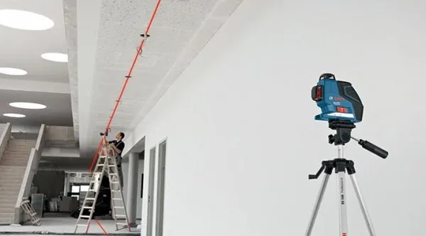 Hình ảnh minh họa máy cân bằng laser đang hoạt động, hỗ trợ allintitle:cách sử dụng máy laser xây dựng