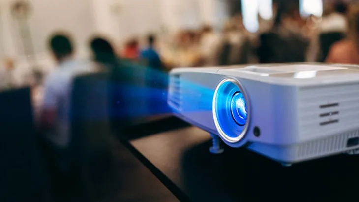 Vị trí đặt máy chiếu Sanyo thông thoáng, tránh quá nhiệt, giúp duy trì hiệu suất theo cách sử dụng máy chiếu Sanyo hiệu quả