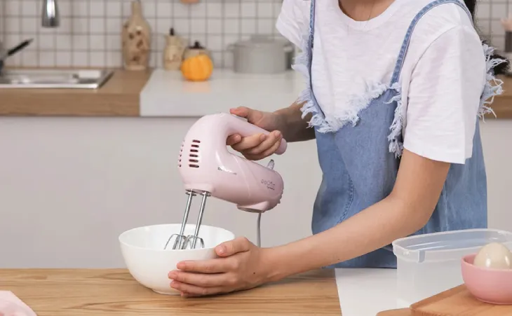 Người dùng cần cố định thân máy đánh trứng Philips trong quá trình sử dụng để đảm bảo an toàn