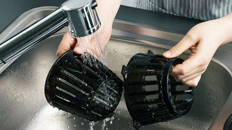 Hướng dẫn vệ sinh máy ép chậm Hurom đúng cách sau khi ép để đảm bảo tuổi thọ và vệ sinh thực phẩm