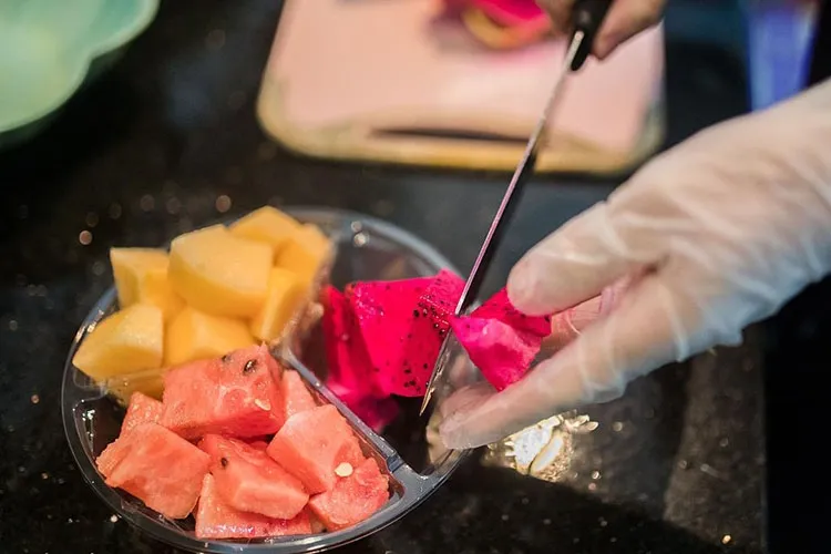 Cắt Nhỏ Nguyên Liệu Vừa Kích Thước Ống Nhồi Để Ép Bằng Máy Hafele