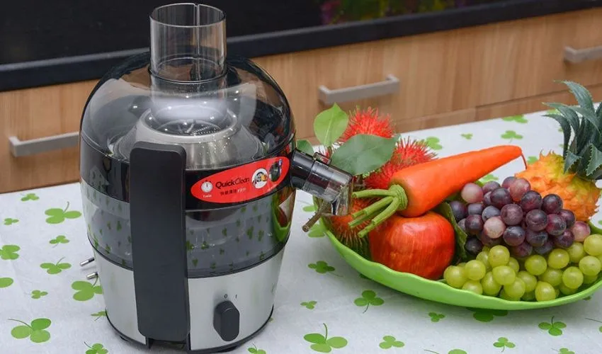 Máy ép trái cây Philips HR1836 với thiết kế chắc chắn, bền bỉ, giúp tối ưu cách sử dụng máy ép trái cây philips