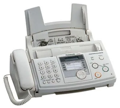 Chi tiết ống nghe và khay giấy máy fax Panasonic KX-FP701, hỗ trợ quá trình gửi nhận và quản lý tài liệu.