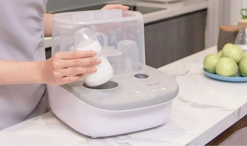 Hướng dẫn cách sử dụng máy hâm sữa Moaz BéBé: Chức năng khử trùng và sấy khô bình sữa tiện lợi.