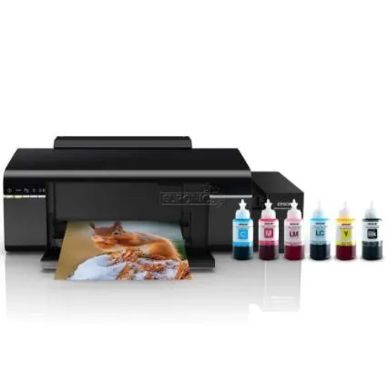 Bình mực của máy in Epson L805 đang được châm đầy, minh họa quy trình quản lý mực in hiệu quả theo hướng dẫn sử dụng.