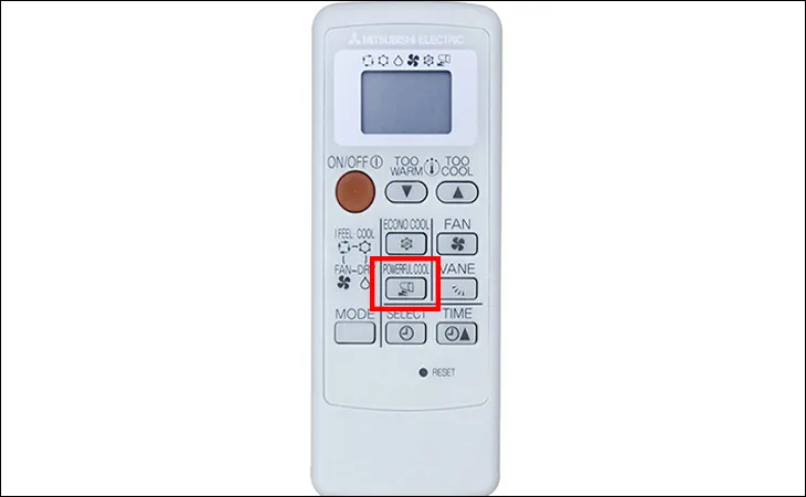 Kích hoạt chế độ Powerful Cool trên remote máy lạnh Mitsubishi Electric để làm lạnh nhanh chóng không gian sống chỉ trong thời gian ngắn