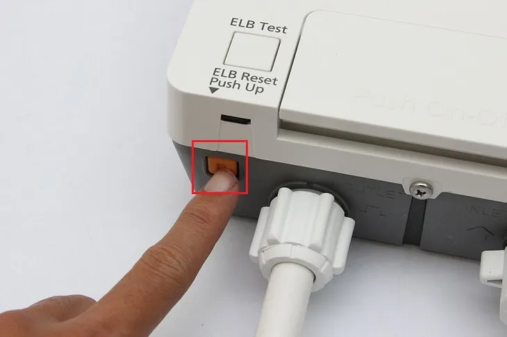 Hướng dẫn gạt nút ELB để kích hoạt lại chế độ chống giật ELCB trên máy nước nóng Panasonic DH 3RP2 sau kiểm tra