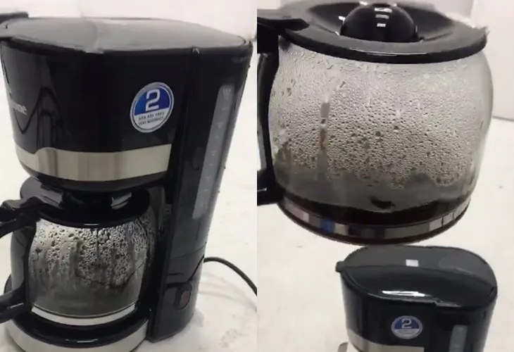 Cà phê đang được pha chảy vào bình chứa, một khoảnh khắc quan trọng trong quá trình và cách sử dụng máy pha cà phê SimpleHome đạt hiệu quả cao nhất.