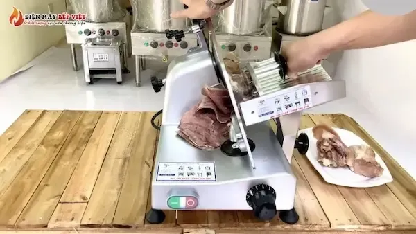 Máy thái thịt chín giúp các món ăn trở nên hấp dẫn hơn