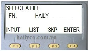 Giao diện chọn chức năng trên máy toàn đạc điện tử Topcon, bước quan trọng trong quá trình thiết lập trạm máy ban đầu để bắt đầu các thao tác đo đạc.