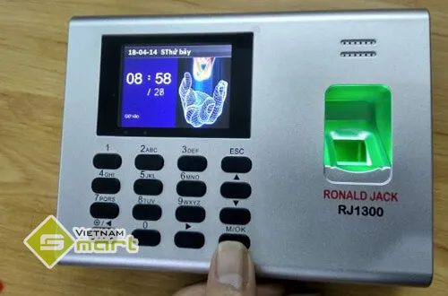 Lắp đặt máy chấm công Ronald Jack và kết nối mạng LAN