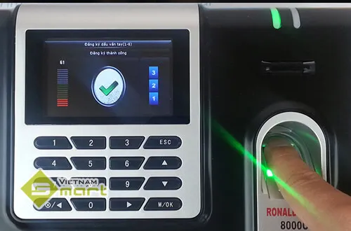 Thao tác đăng ký vân tay trên máy chấm công Ronald Jack