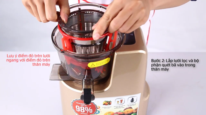 Lắp đặt lưới lọc và bộ phận quét bã