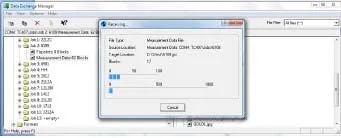 Hình ảnh quá trình truyền tải dữ liệu từ máy toàn đạc Leica TC407 sang máy tính, đảm bảo an toàn và hiệu quả cho công tác khảo sát địa hình.