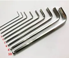 Cách tháo bugi xe máy bằng chìa khóa lục giác. Ảnh: nguồn trên mạng