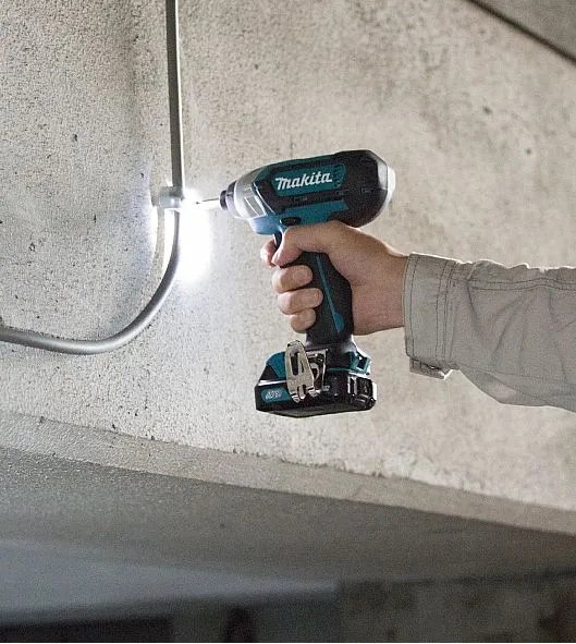 Động cơ không chổi than mạnh mẽ của máy khoan bắt vít pin Makita TD110DSAE