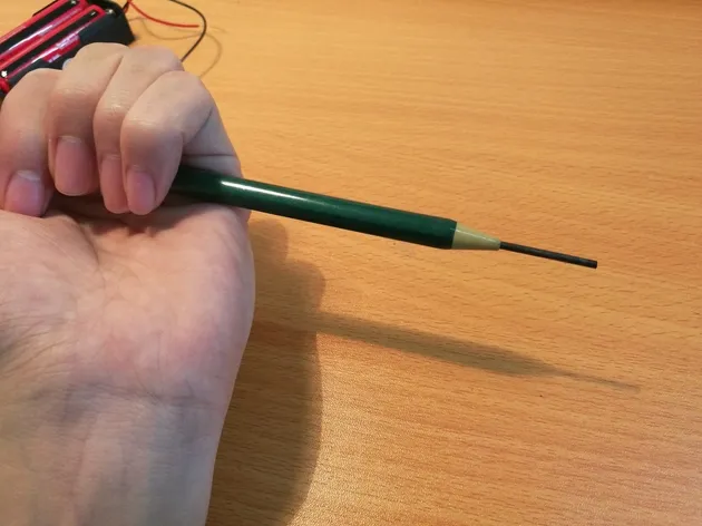 Tháo ruột bút chì