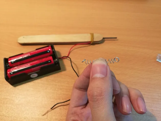 Bẻ cong hai đầu lò xo