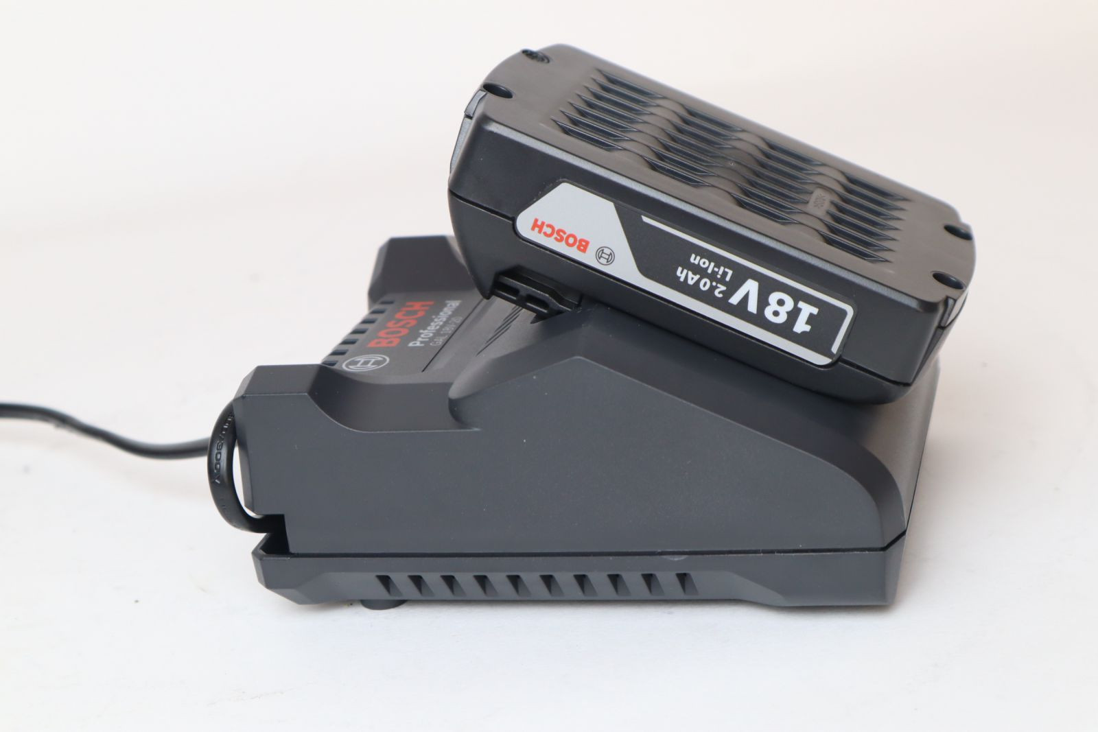 Hiệu suất mạnh mẽ của máy khoan vặn vít dùng pin Bosch GSB 180 LI trong các ứng dụng