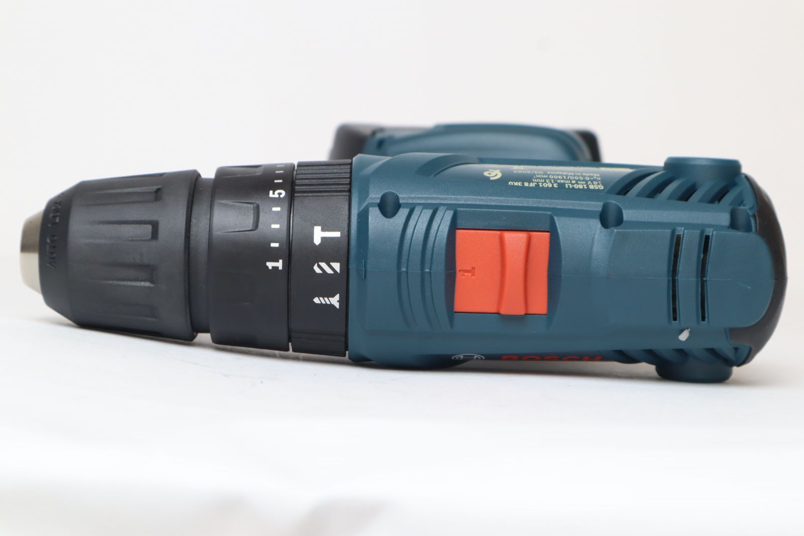 Thay đổi phụ kiện dễ dàng trên máy khoan vặn vít dùng pin Bosch GSB 180 LI