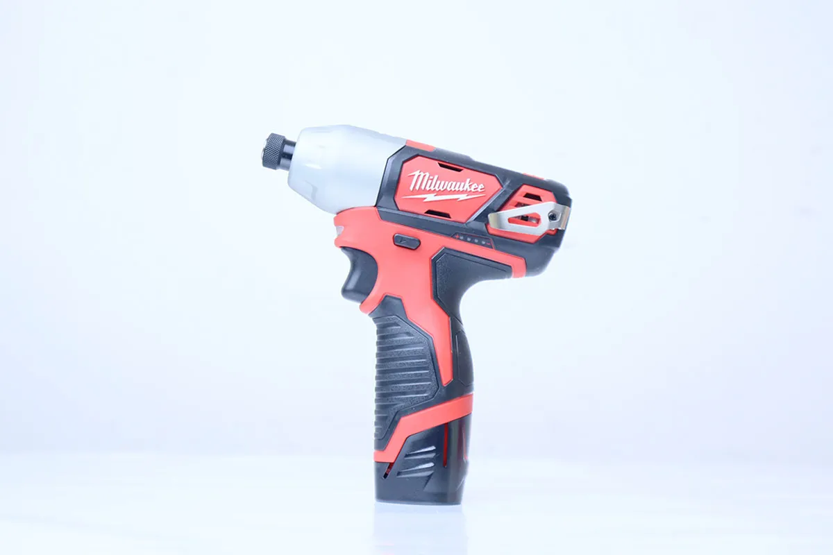 Cận cảnh chi tiết đầu bắn vít của Milwaukee M12 BID