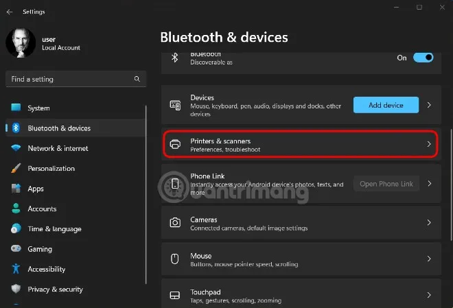 Chọn mục Printers &amp; scanners trong cài đặt Windows 11 để thêm máy in không dây.