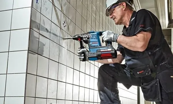 Kéo mũi khoan ra ngoài theo chu kỳ