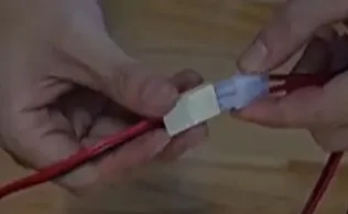 Kết Nối Dây Máy Bơm Với Đầu Chuyển Nguồn Cho Hệ Thống Phun Sương Tự Lắp