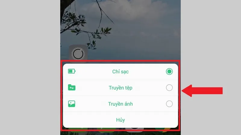 Kết nối điện thoại OPPO với máy tính bằng dây cáp USB để truyền dữ liệu