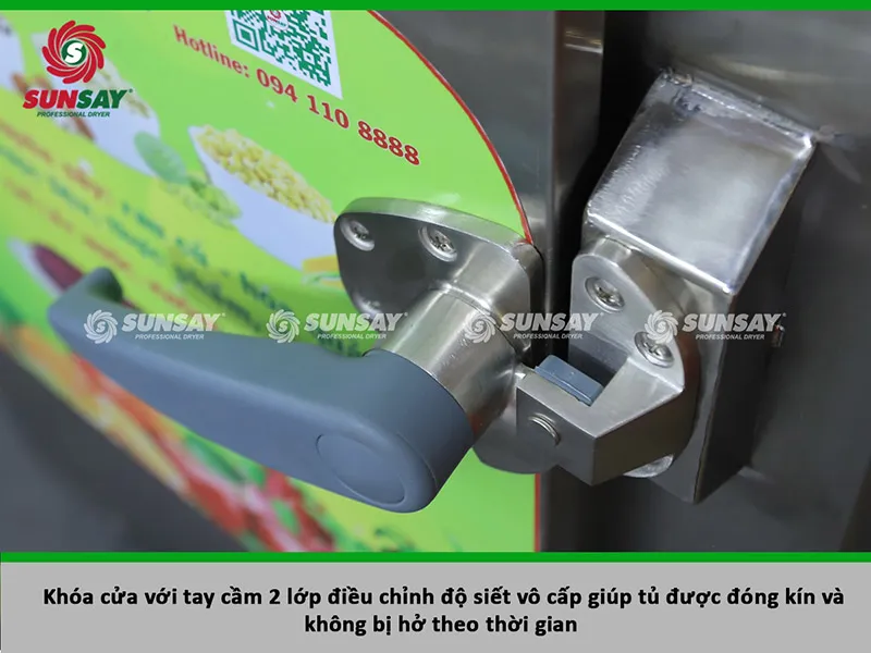 Khóa cửa tay cầm 2 lớp của máy sấy lạnh, chi tiết quan trọng trong cách sử dụng máy sấy hoa quả để duy trì nhiệt độ ổn định