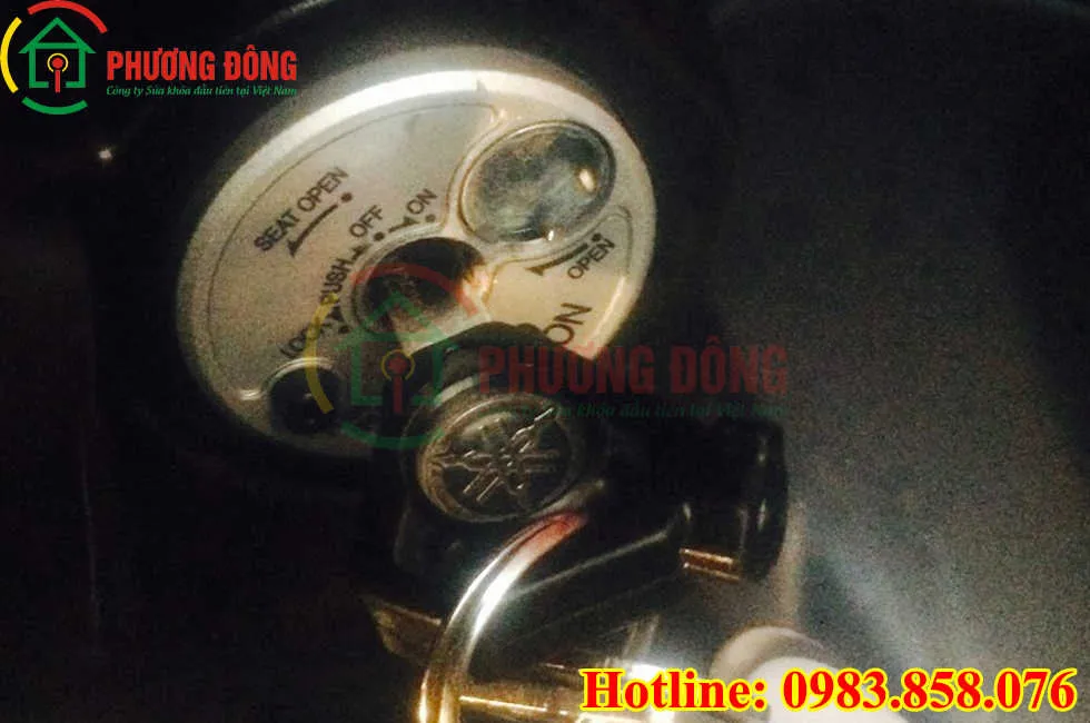 Xe máy bị kẹt khóa cổ do tác động môi trường bên ngoài