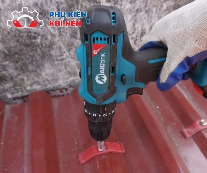 Khoảng cách bắn vít tôn tiêu chuẩn trên mái lợp
