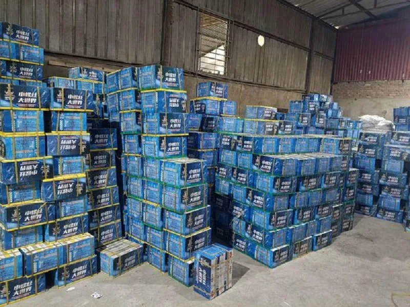 Các kệ hàng chứa vít bắn bê tông Unika được sắp xếp gọn gàng