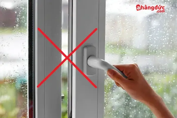 Không mở cửa khi máy phun sương tạo ẩm đang chạy để tối ưu hiệu quả