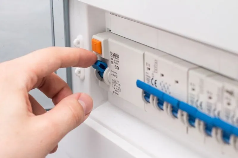 Kiểm tra cầu dao