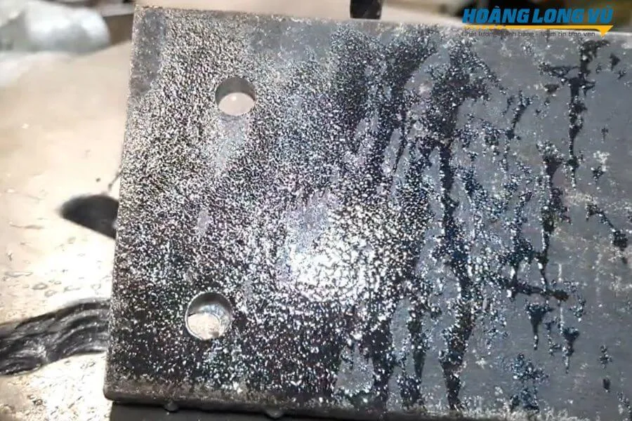 Kiểm tra lại lỗ khoan trên thép cứng