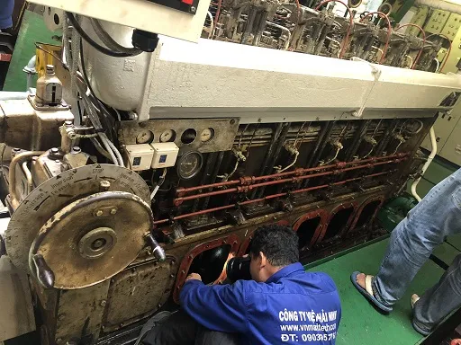 Kiểm co bóp động cơ Diesel tàu thủy