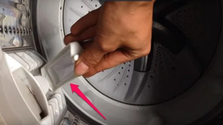 Kiểm tra kỹ lưỡng để đảm bảo túi lọc mới đã được lắp đúng cách và chắc chắn