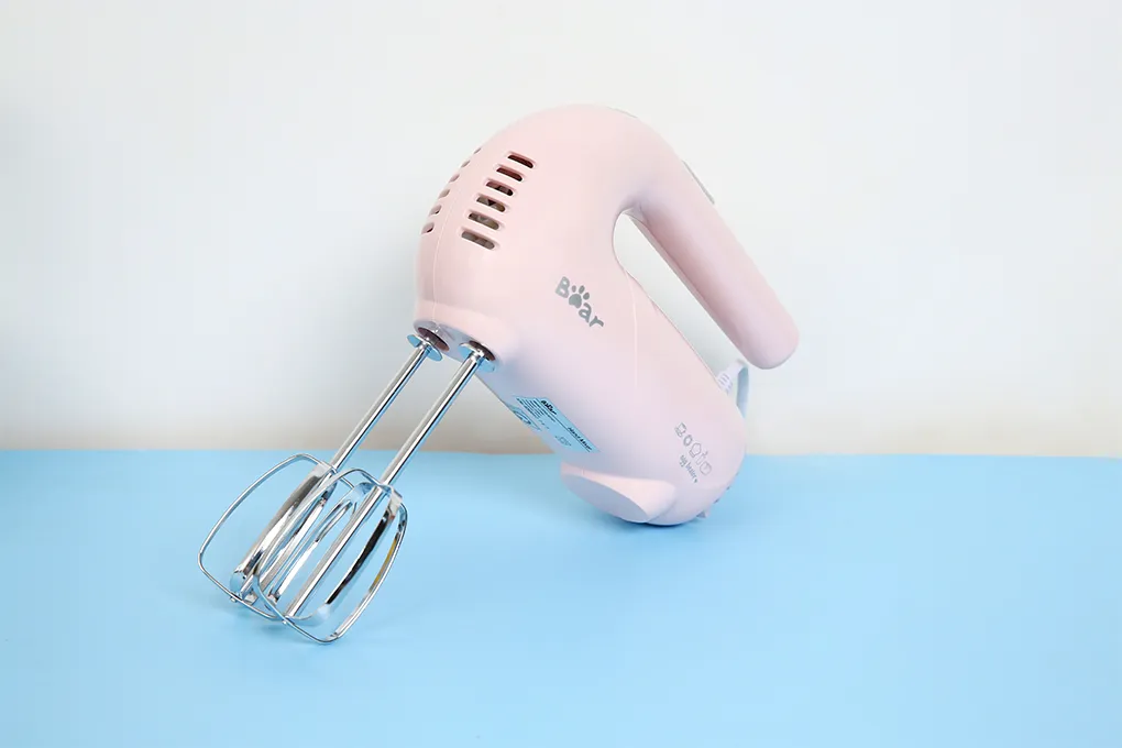 Kiểm tra chốt gài và linh kiện của máy đánh trứng khi máy rung lắc mạnh