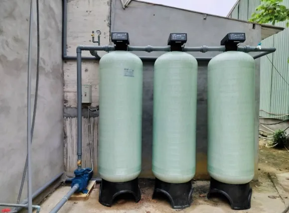 Hình ảnh lắp đặt hệ thống xử lý nước giếng khoan chuyên dụng, minh họa cách lọc nước giếng khoan nuôi cá tối ưu