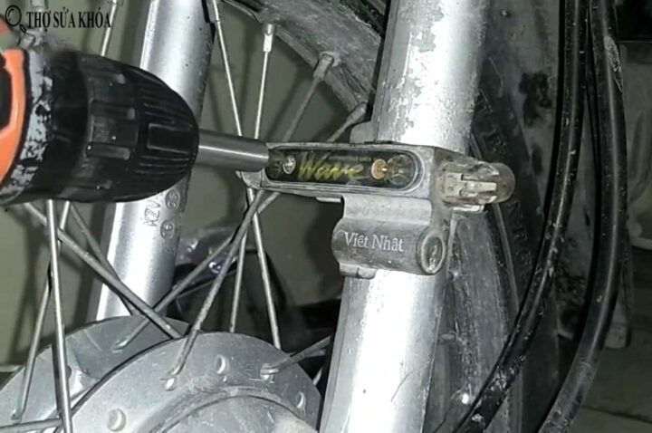 Cách Tháo Khóa Càng Xe Máy Việt Tiệp An Toàn Và Hiệu Quả Cách Tháo Khóa Càng Xe Máy Việt Tiệp An Toàn Và Hiệu Quả