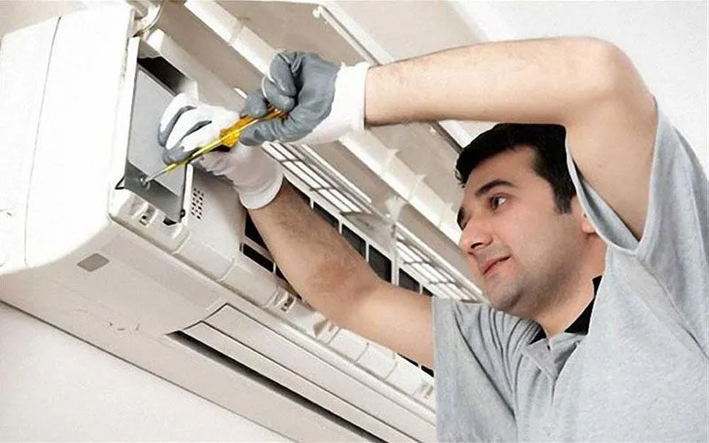 Lắp lại máng nước máy lạnh daikin