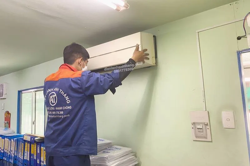 Lắp vỏ nhựa cục lạnh Điện lạnh Anh Thắng