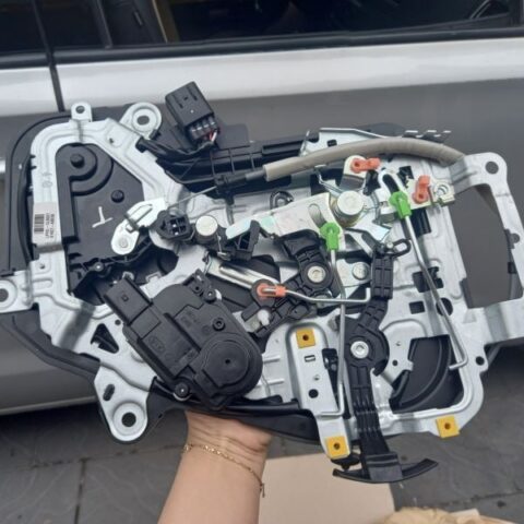 Lắp Bộ Khóa Cửa Tự Động Ford Escape: Nâng Tầm An Toàn & Tiện Nghi Xe