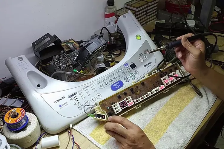 Bo mạch điều khiển bị sự cố trên máy giặt Toshiba
