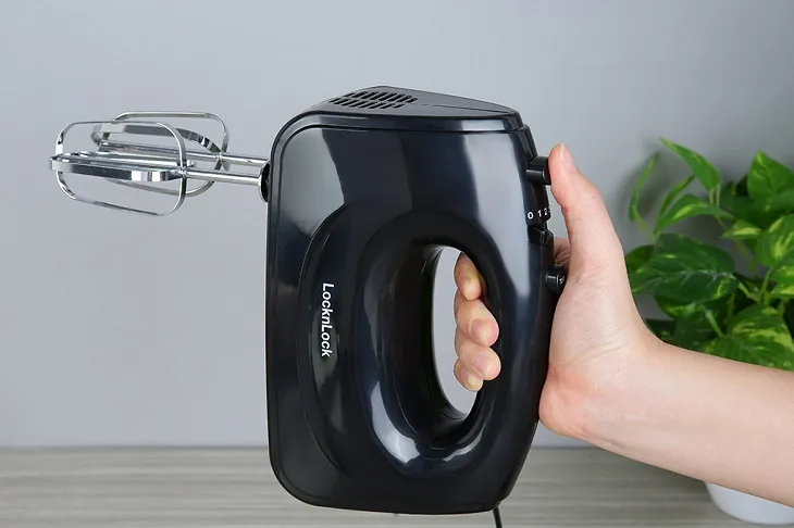 Khởi động máy đánh trứng ở tốc độ thấp giúp bảo vệ động cơ