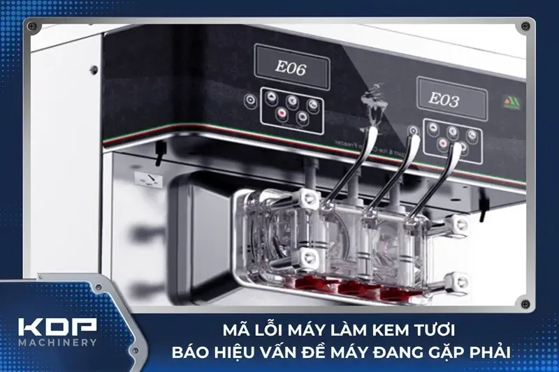 Màn hình hiển thị và hệ thống điều khiển khi cách chế máy làm kem
