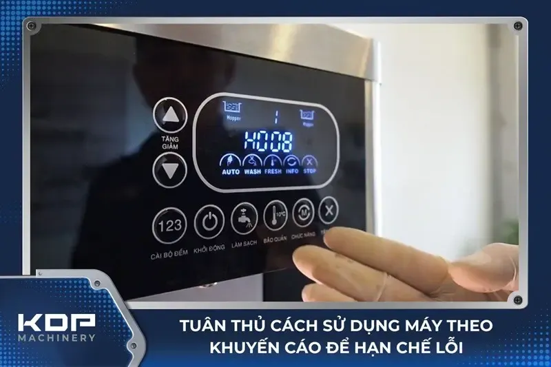 Kiểm tra và vận hành thử nghiệm máy làm kem tự chế sau khi hoàn thành quy trình