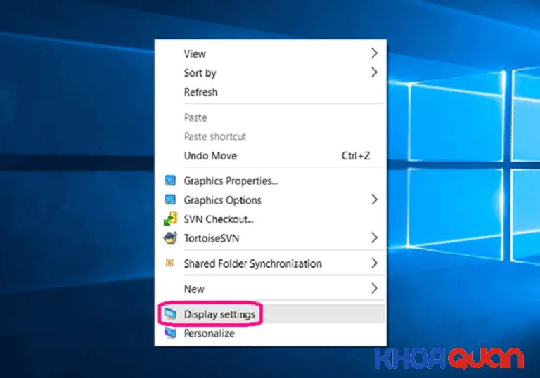 Bước chọn Display Setting trong menu chuột phải trên màn hình desktop để bắt đầu cách sửa màn hình máy tính bị thu nhỏ.
