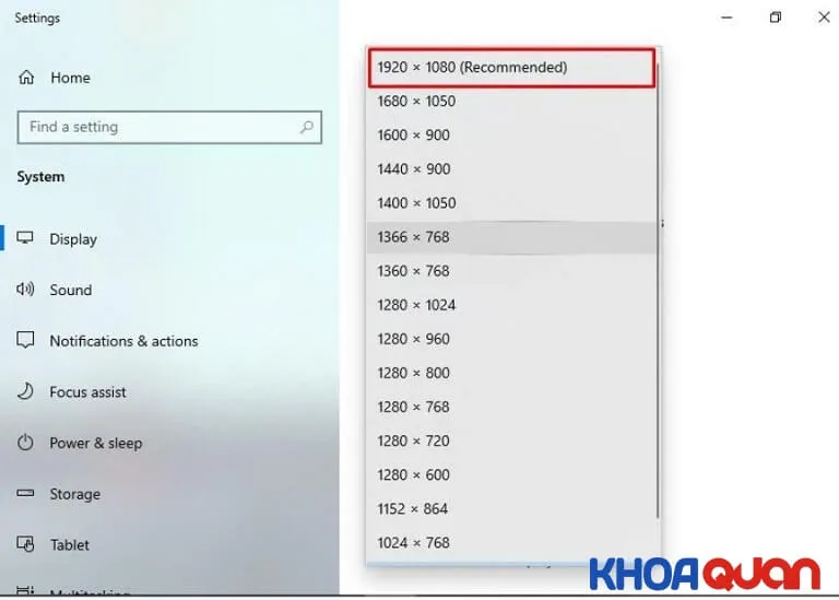 Lựa chọn độ phân giải màn hình được khuyến nghị (Recommended) trong cài đặt Display của Windows để khắc phục lỗi.